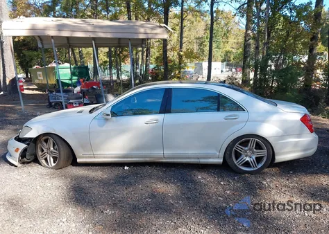 2013 Mercedes-Benz S 550 z USA, uszkodzony, nr VIN WDDNG7DB9DA525974